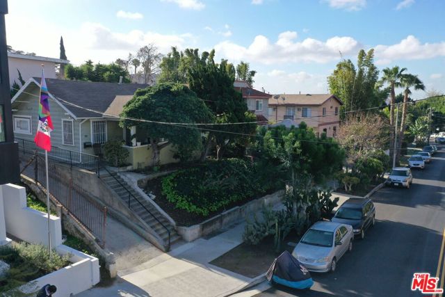 756 Hyperion Avenue, Los Angeles CA: https://media.crmls.org/mediaz/3ace0c02-6265-4689-864e-d9eebcc41c68.jpg