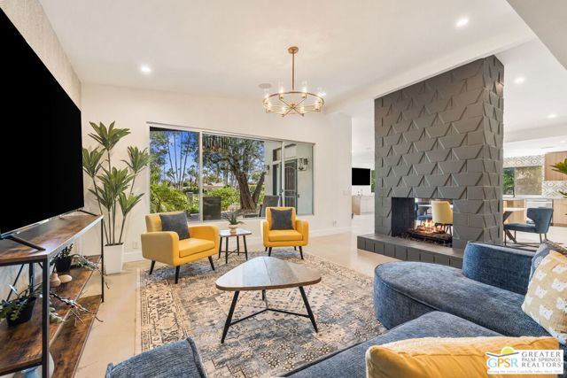 5155 E Bobolink Lane, Palm Springs CA: https://media.crmls.org/mediaz/3aceab35-09da-4daf-ae05-4f31cb6bb21d.jpg