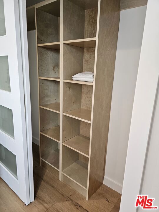 17 Sunset Avenue, Venice CA: https://media.crmls.org/mediaz/3acf107f-da27-40b5-803c-279cc4739b42.jpg