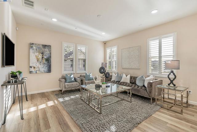 5801 Flora Cmn, Livermore CA: https://media.crmls.org/mediaz/3acf7578-2498-488f-a75a-e3046de25653.jpg