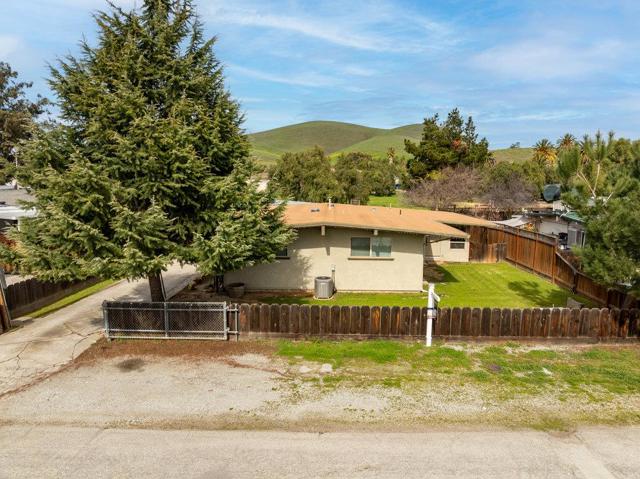 6881 F Street, Tres Pinos CA: https://media.crmls.org/mediaz/3acff459-5174-4636-ad57-5341f61ee30a.jpg