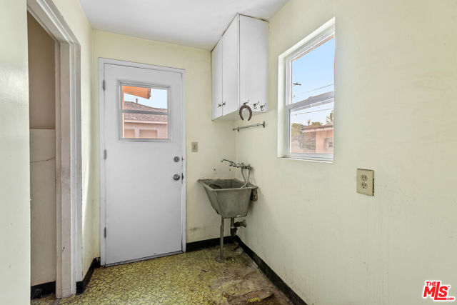 12926 Bonaparte Avenue, Los Angeles CA: https://media.crmls.org/mediaz/3ad07bd9-f03b-495d-a486-5394a3cc7a07.jpg