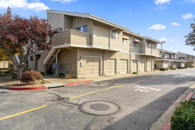 141 Albacore Lane, Foster City CA: https://media.crmls.org/mediaz/3ad09f8d-9508-4cd3-942f-c19e1333b1e9.jpg