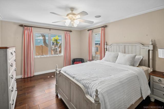 1100 Pine St, Coronado CA: https://media.crmls.org/mediaz/3ad2706c-25d4-45be-9abc-f3a14587fe85.jpg