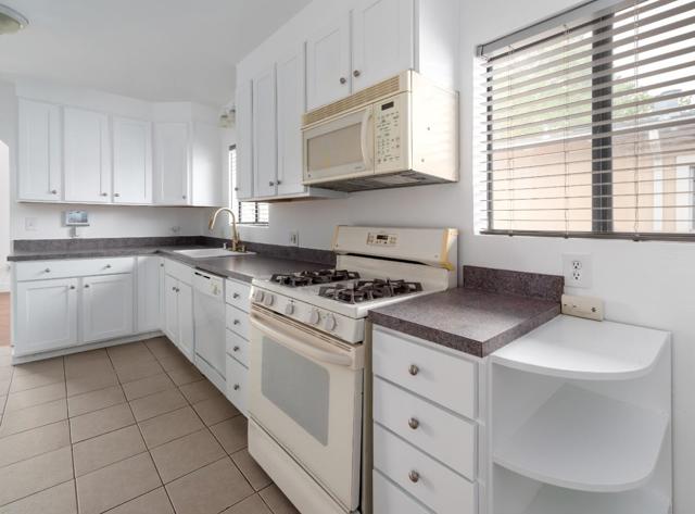 1839 100th Avenue, Oakland CA: https://media.crmls.org/mediaz/3ad30724-7976-4ed5-b727-071b65c80816.jpg