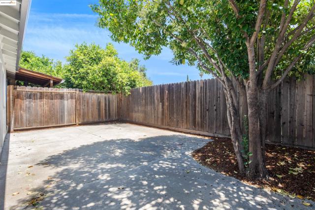 56 Amelia Way, Pittsburg CA: https://media.crmls.org/mediaz/3ad40dd1-0d58-4061-ac52-6c7960b09d28.jpg
