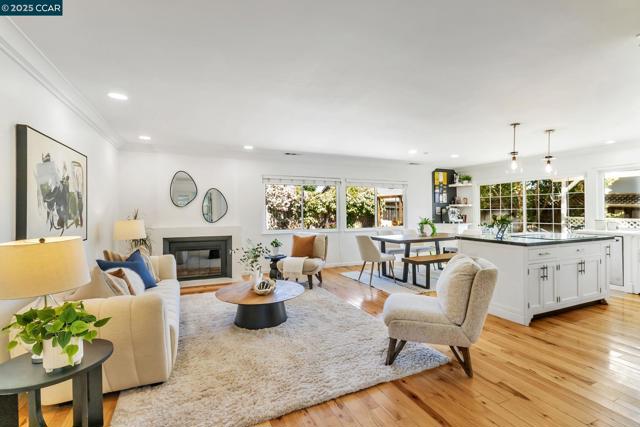 16 Belfast Pl, San Ramon CA: https://media.crmls.org/mediaz/3ad46337-0c4d-44e6-b43d-8f050cceda0d.jpg