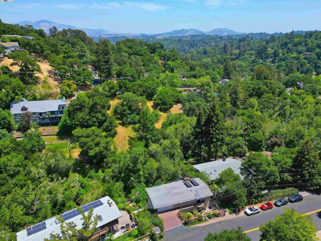 38 Saint Stephens Dr., Orinda CA: https://media.crmls.org/mediaz/3ad4f8f5-cd51-4869-822b-21ed52c5e07b.jpg