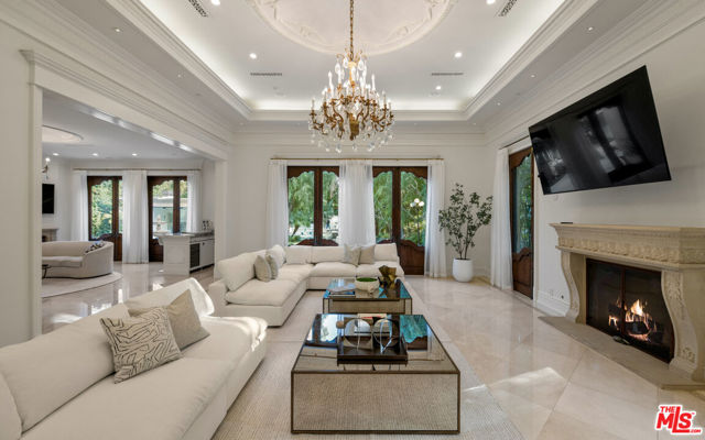 1021 N Crescent Drive, Beverly Hills CA: https://media.crmls.org/mediaz/3ad58656-32e3-4b02-9684-410442d1479c.jpg