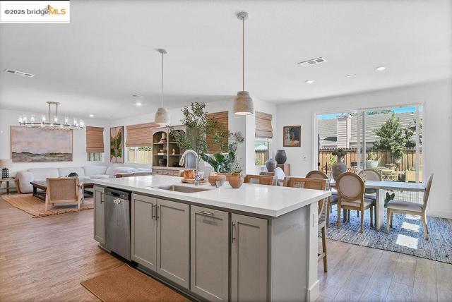5153 MANIAGO WAY, Antioch CA: https://media.crmls.org/mediaz/3ad68df4-6326-4210-b2b4-fbce05816c1f.jpg