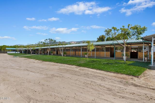 4-web-or-mls-04 - Horse Stables