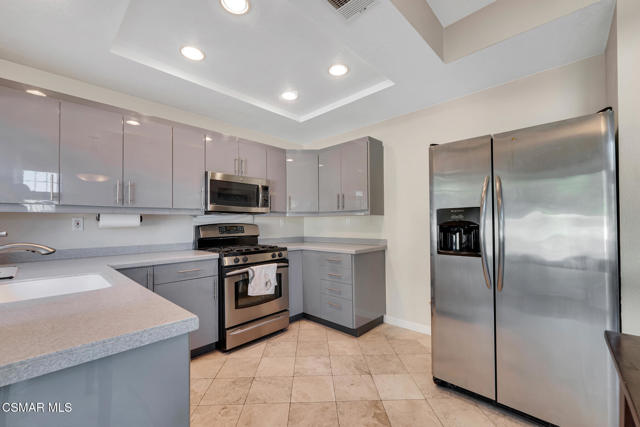 180 Windrose Drive, Newbury Park CA: https://media.crmls.org/mediaz/3ad6ef87-e627-41ee-a34e-b2bb90a28be6.jpg