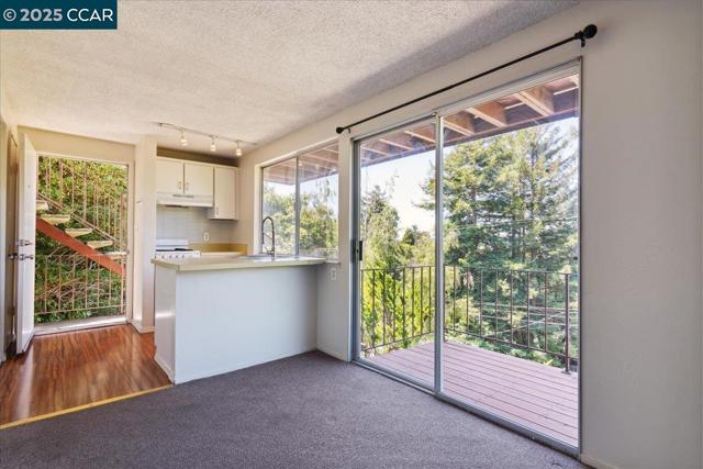 51 Rincon Rd, Kensington CA: https://media.crmls.org/mediaz/3ad6f10e-f0cd-4201-a43d-c08579530b62.jpg