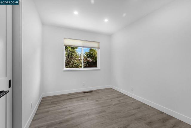 1933 Oak Park Blvd, Pleasant Hill CA: https://media.crmls.org/mediaz/3ad84243-6247-45ea-9a56-2bf8807417ba.jpg