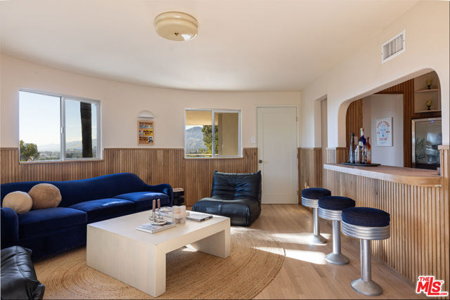 1333 E Palmer Avenue, Glendale CA: https://media.crmls.org/mediaz/3ad888a3-bca1-4f5c-9b20-94c9514683cf.jpg