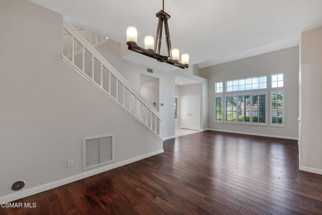 180 Windrose Drive, Newbury Park CA: https://media.crmls.org/mediaz/3ad8d2d4-f677-4325-b49e-f97bbbb8e091.jpg