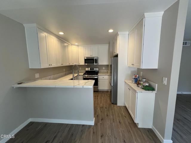 Detail Gallery Image 4 of 22 For 736 Thoreau Ln, Ventura,  CA 93003 - 3 Beds | 2 Baths