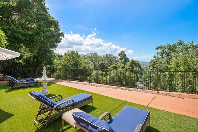 16840 Cypress Way, Los Gatos CA: https://media.crmls.org/mediaz/3ad8e15a-fb12-4ac5-b0bd-526d9451d4fa.jpg