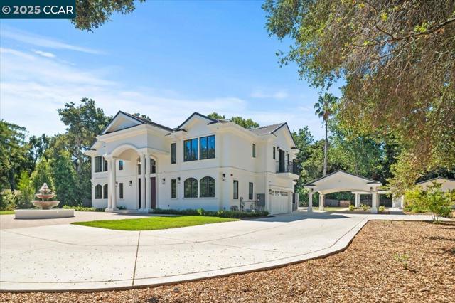 74 Middlefield Rd, Atherton CA: https://media.crmls.org/mediaz/3ad96f7b-225c-4adf-8727-031e3269dbc7.jpg
