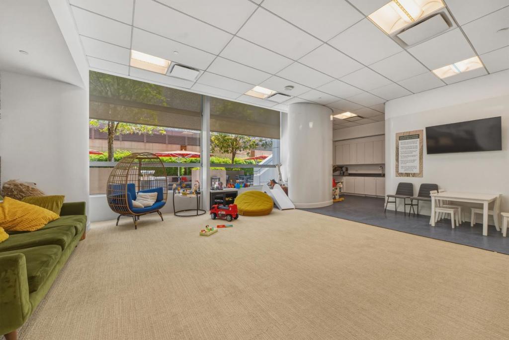 https://media.crmls.org/mediaz/3ad9b9fd-e5ef-42bd-9da1-edc45003efe8.jpg?preset=X-Large