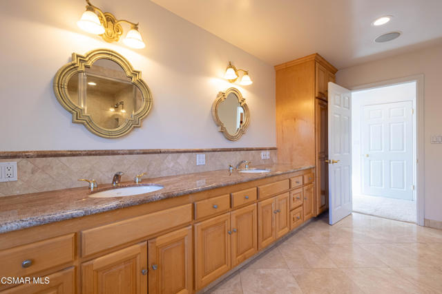4539 Mammoth Avenue, Sherman Oaks CA: https://media.crmls.org/mediaz/3ad9c73e-e344-43a0-a2a1-502dab00d2d0.jpg