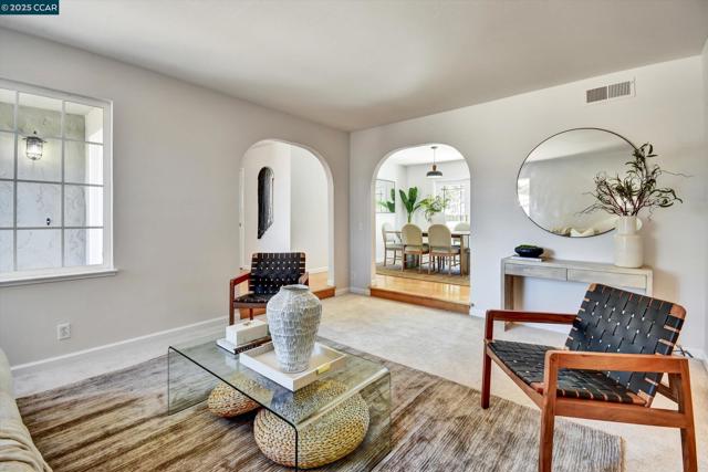 423 Casa Del Mar Dr, Half Moon Bay CA: https://media.crmls.org/mediaz/3ad9ecbd-9fdc-4bb4-a6e5-9b57cc676944.jpg