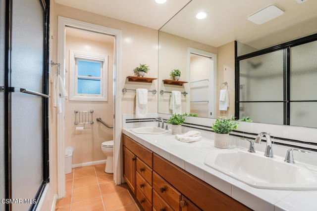 356 Laguna Terrace, Simi Valley CA: https://media.crmls.org/mediaz/3ad9f6db-f635-4d35-9fbf-1aa05d63cf2a.jpg