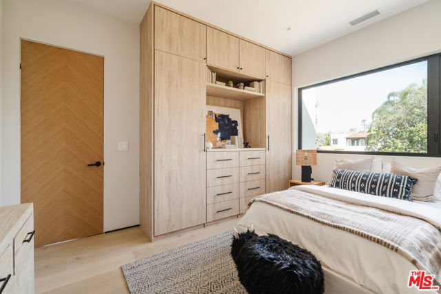 819 N Ogden Drive, Los Angeles CA: https://media.crmls.org/mediaz/3ada4540-c4fd-44cb-bda9-d9c8a4b66227.jpg