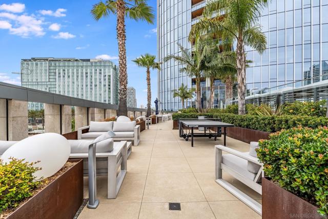 888 W E Street, San Diego CA: https://media.crmls.org/mediaz/3adb5472-6dc0-464c-a5f8-99489287f11f.jpg