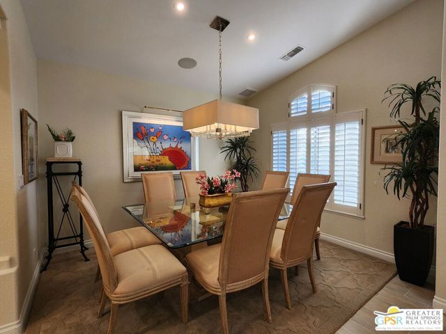 36660 Palm Court, Rancho Mirage CA: https://media.crmls.org/mediaz/3adb7a36-7132-4eb8-9c1e-6ebba4c72eb9.jpg