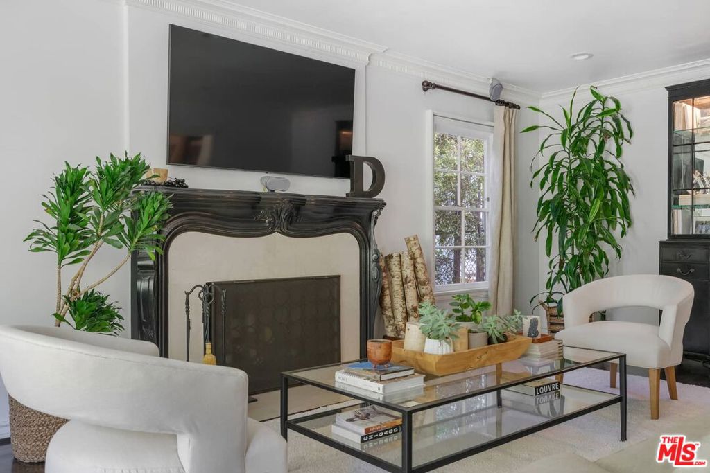 https://media.crmls.org/mediaz/3add2464-7e7c-4c47-8816-72be4c13fe51.jpg?preset=X-Large