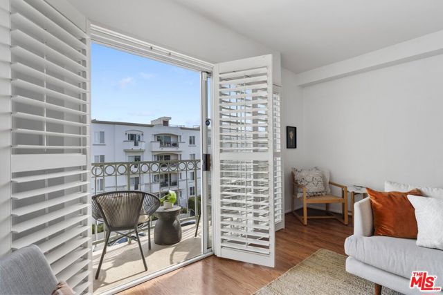 1871 Greenfield Avenue, Los Angeles CA: https://media.crmls.org/mediaz/3add4f2b-f36d-4ba7-9262-a9c5a3603dbd.jpg