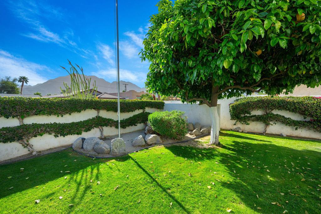 https://media.crmls.org/mediaz/3add5550-c572-4624-a3d5-7eda1e12920c.jpg?preset=X-Large