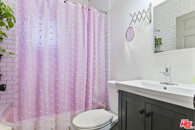5375 Raphael Street, Los Angeles CA: https://media.crmls.org/mediaz/3add6e0c-71dc-45b8-851d-5993482fd607.jpg
