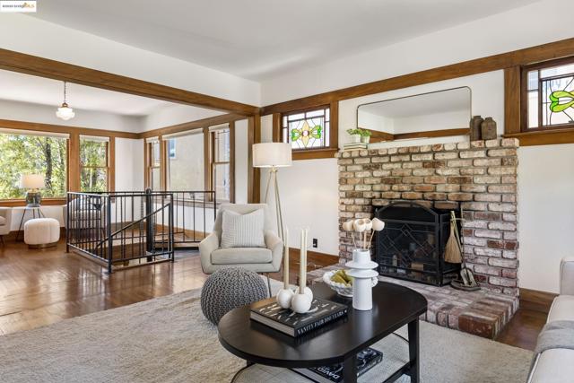 769 Santa Ray Ave, Oakland CA: https://media.crmls.org/mediaz/3add892e-b6d7-4d0d-b1e0-b0259673c884.jpg