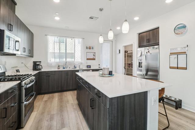 Detail Gallery Image 10 of 35 For 1650 Waterside Dr #129,  San Diego,  CA 92154 - 4 Beds | 3/1 Baths