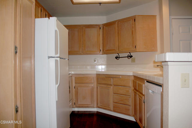 697 Sutton Crest Trail, Oak Park CA: https://media.crmls.org/mediaz/3ade2a94-eee2-4eb1-a858-d05b7e4f592b.jpg