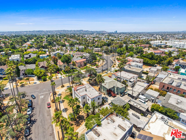 4409 Victoria Park Drive, Los Angeles CA: https://media.crmls.org/mediaz/3ade743f-51e2-42f2-bd16-f1e3124f7ade.jpg