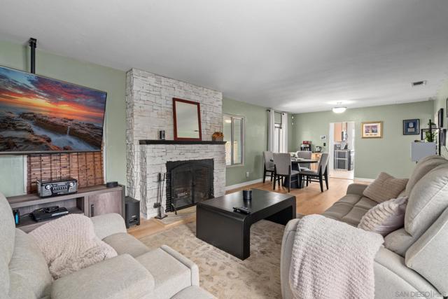 1620 49th St, San Diego CA: https://media.crmls.org/mediaz/3ade7727-b8c5-4b7c-885b-f54a523d04eb.jpg