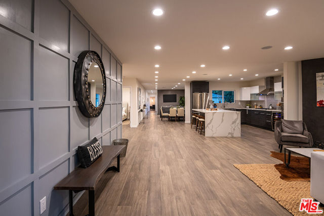 4370 Beck Avenue, Studio City CA: https://media.crmls.org/mediaz/3adf88aa-a4e1-40c5-aaf3-c4698c0e8959.jpg