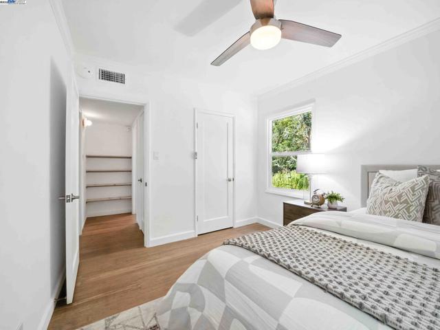 160 Moraga Way, Orinda CA: https://media.crmls.org/mediaz/3adfd3f5-438e-47aa-a5fa-6103feedd6bd.jpg
