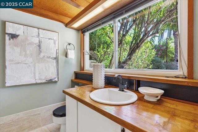 1759 Crescent Dr, Walnut Creek CA: https://media.crmls.org/mediaz/3adfd4b4-c2c3-4e25-81ba-12ab36b5a36d.jpg