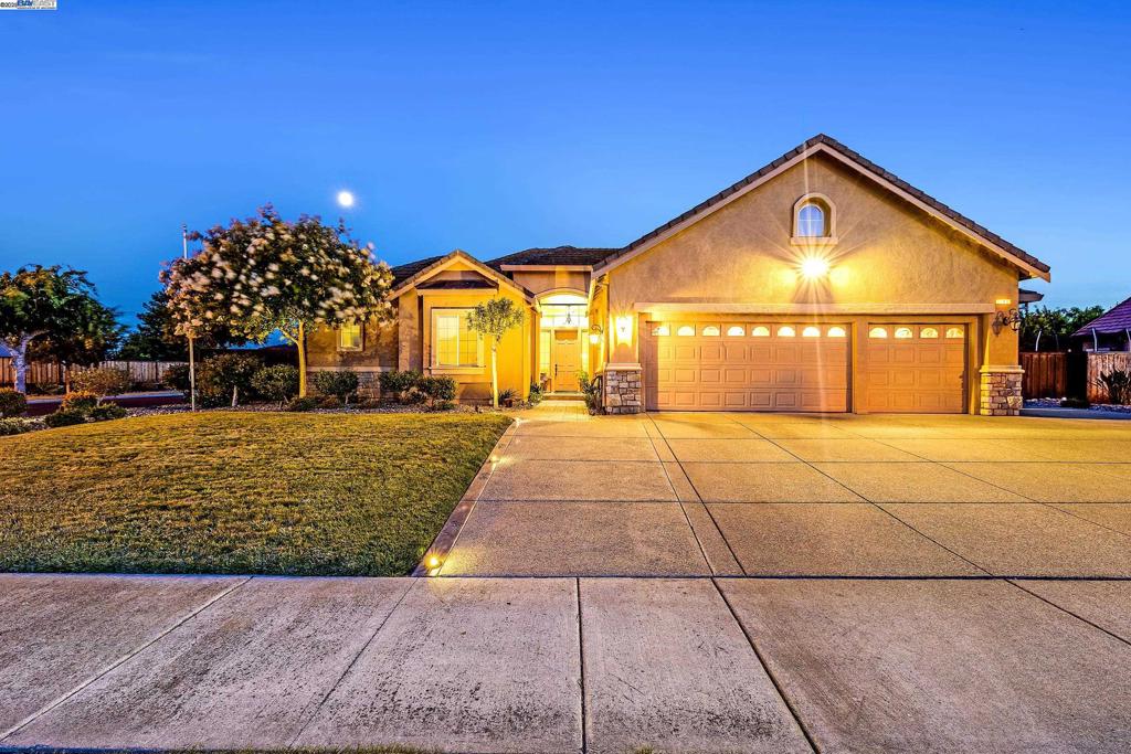 740 Buckeye Ct