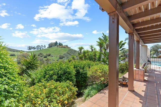 17156 Dos Hermanos, Poway CA: https://media.crmls.org/mediaz/3ae01969-2ce8-4807-9809-5fae21b48f42.jpg