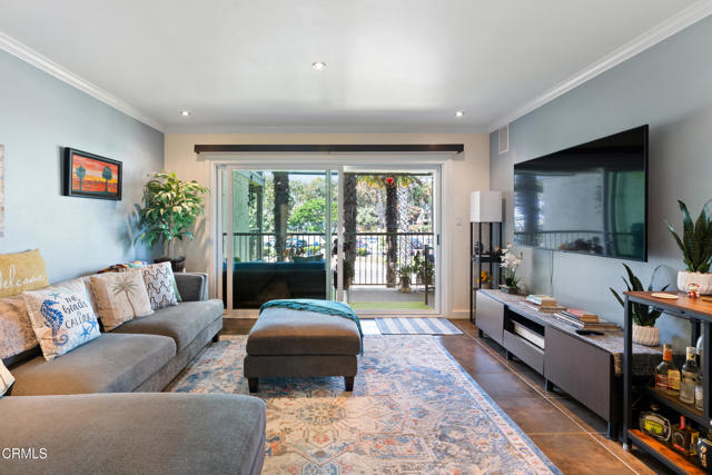 542 Ebbtide Circle, Port Hueneme CA: https://media.crmls.org/mediaz/3ae02251-f76b-45e6-be8d-4b0f762fed80.jpg