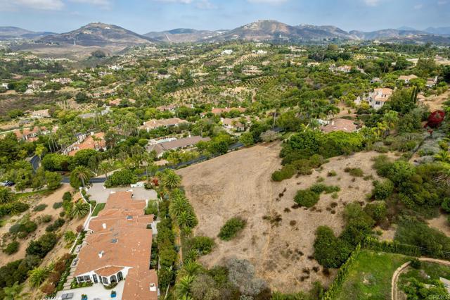 18174 Via Ascenso, Rancho Santa Fe CA: https://media.crmls.org/mediaz/3ae11c8c-be31-4fdc-9e6c-8a8e344c7d0a.jpg