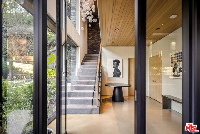 9551 Oak Pass Road, Beverly Hills CA: https://media.crmls.org/mediaz/3ae22774-c15b-4096-9444-28d9151047de.jpg