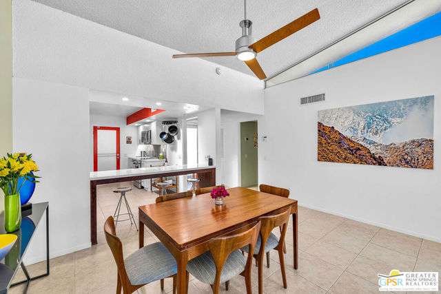 2380 S Skyview Drive, Palm Springs CA: https://media.crmls.org/mediaz/3ae22f81-2f22-48a2-b893-79988a848a6e.jpg