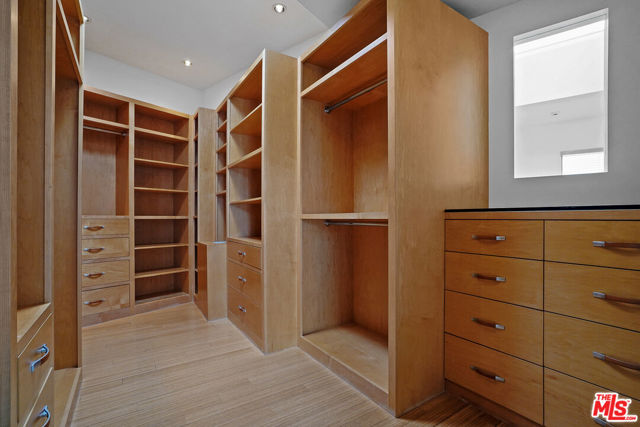 8735 Dorrington Avenue, West Hollywood CA: https://media.crmls.org/mediaz/3ae2761a-97e1-4c8a-91a8-508bc8efa745.jpg