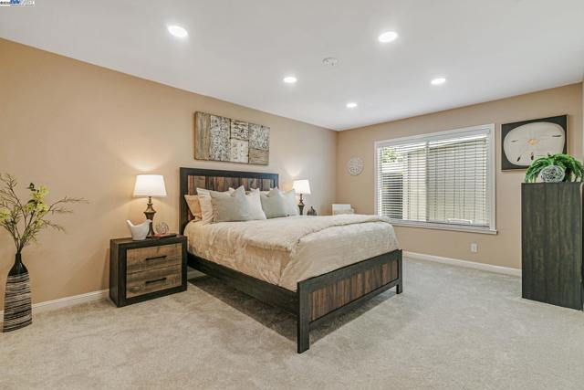 34915 Skylark Dr, Union City CA: https://media.crmls.org/mediaz/3ae2eebb-ffc0-4403-a198-ada93c7f344b.jpg
